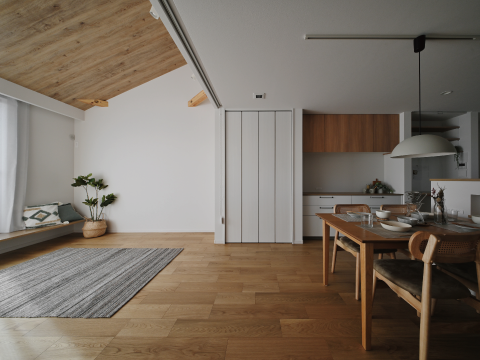 勾配天井の２階リビングとロフトがある暮らし