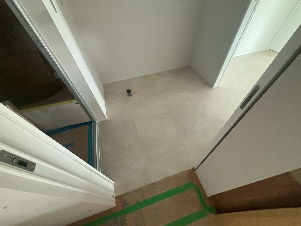 フロアタイル施工！